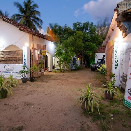 Comfort Beach Hotel Baía de Arugam Exterior foto