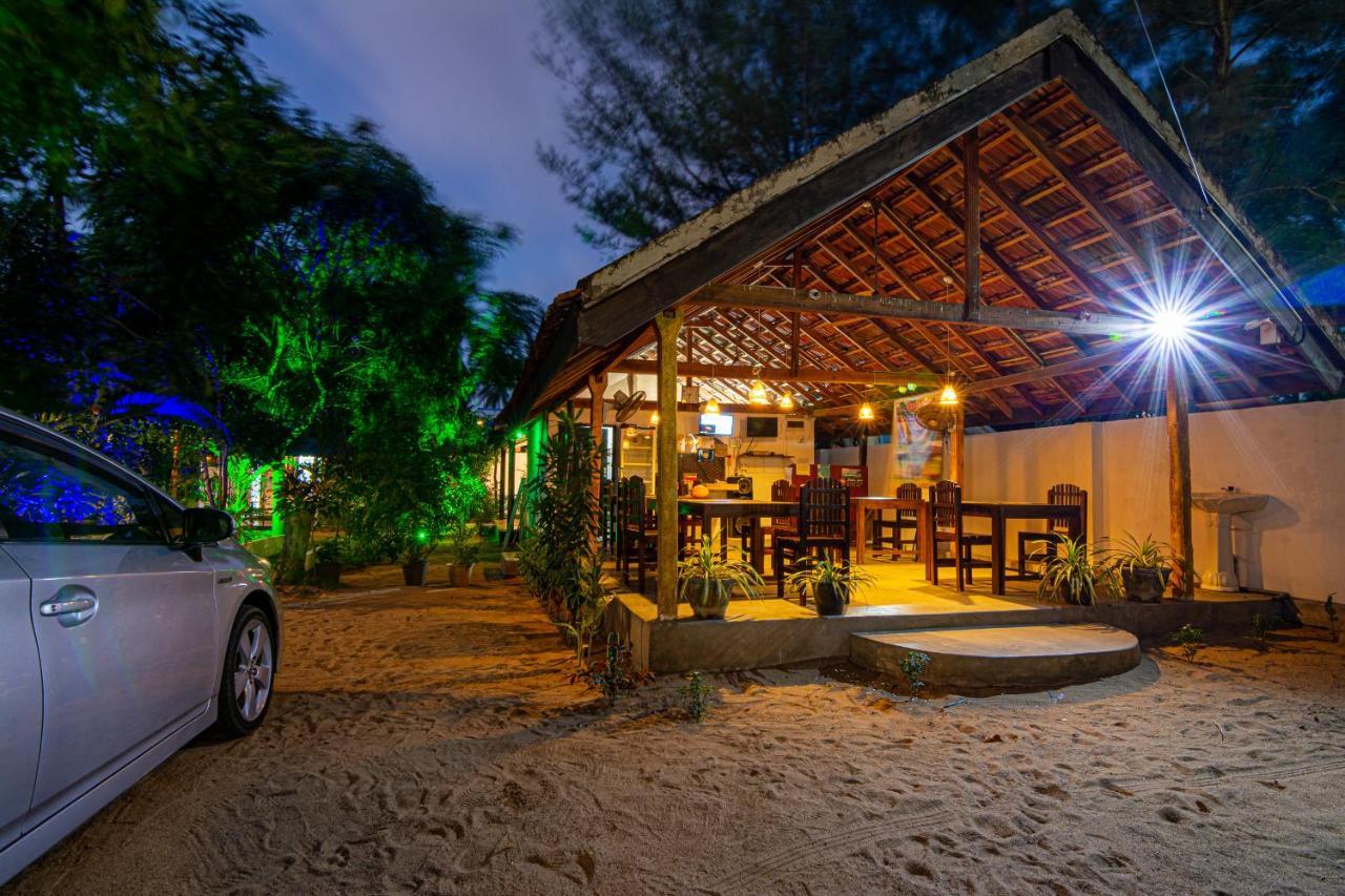 Comfort Beach Hotel Baía de Arugam Exterior foto