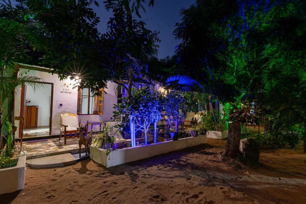 Comfort Beach Hotel Baía de Arugam Exterior foto