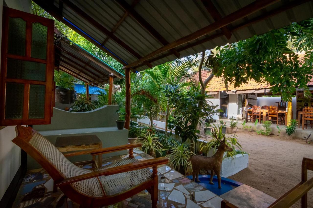 Comfort Beach Hotel Baía de Arugam Exterior foto